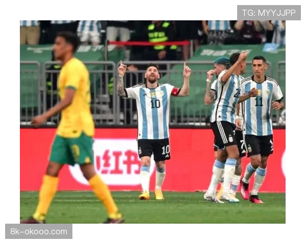 因场地状况不佳，阿根廷与意大利的友谊赛被迫更换场地