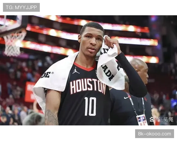 火箭迎常规赛最后一战，史密斯赛前代表全队向主场球迷致意